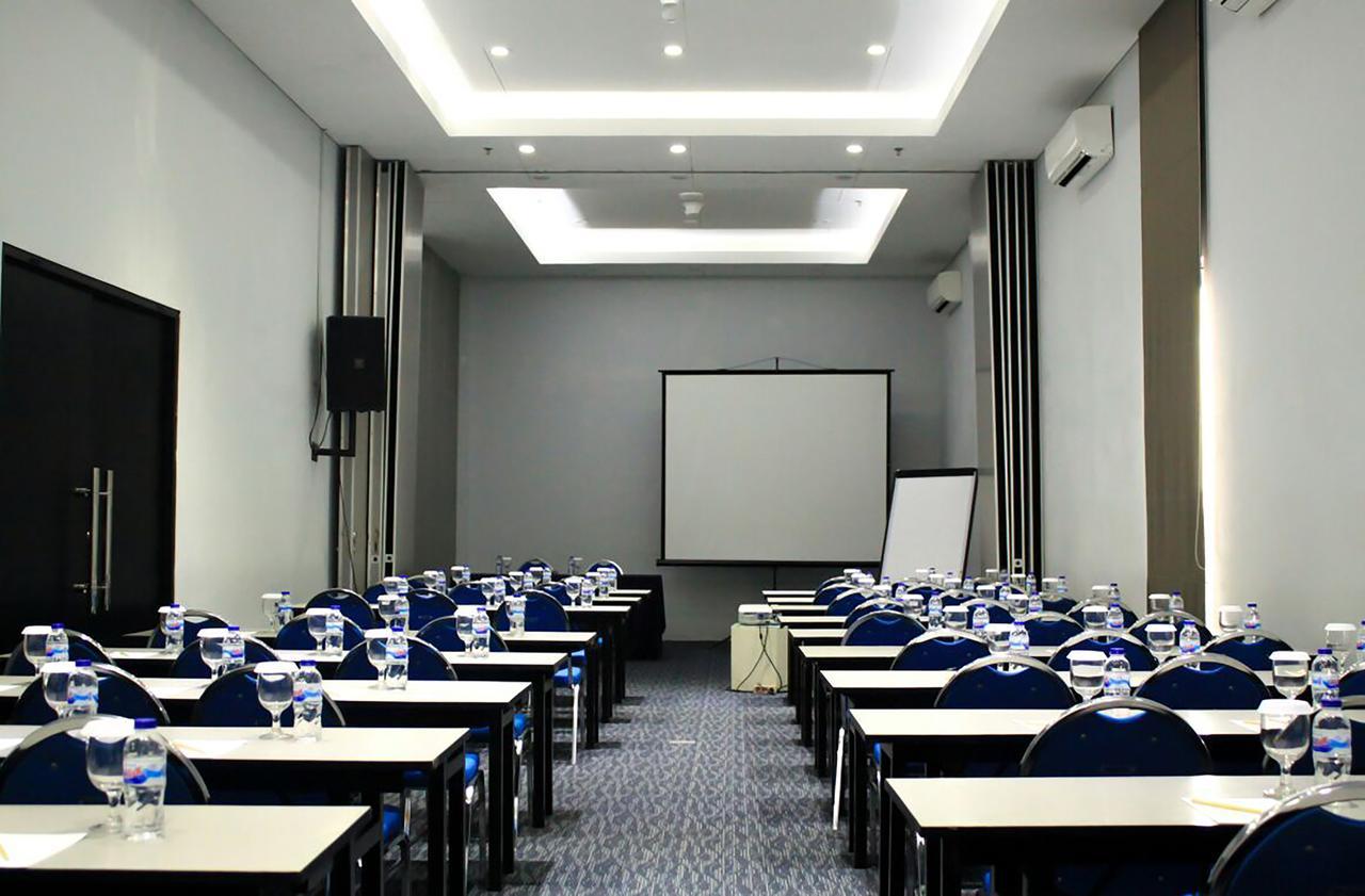 G Suites Hotel By Amithya Surabaya Exterior photo