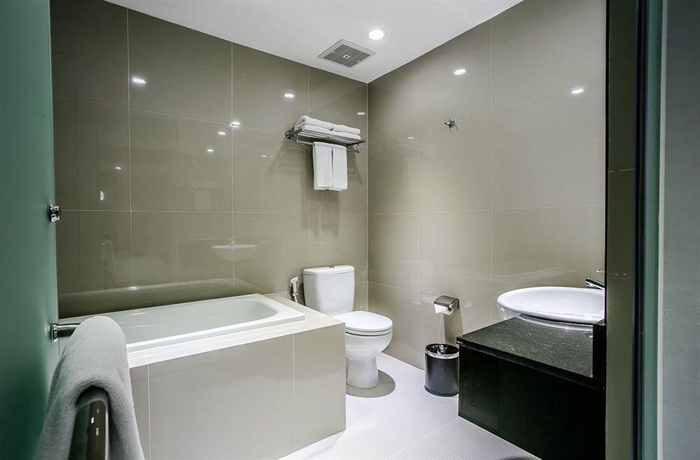G Suites Hotel By Amithya Surabaya Exterior photo